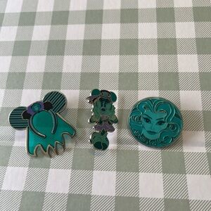 Disney Minnie Mouse Main Attractions Haunted Mansion Pin Set